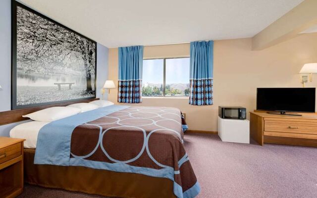 Super 8 by Wyndham Chariton