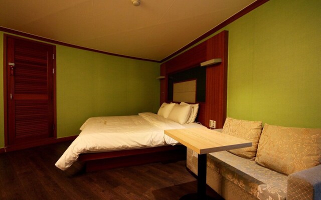 Jeonju Junghwasan-dong Rodeo