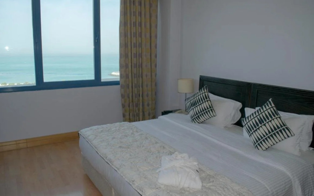 Corniche Hotel & Suites