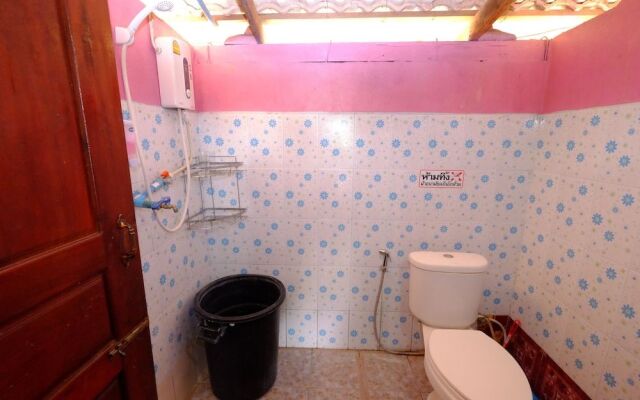 Baanpakrimklong Sukhamon Homestay & Resort