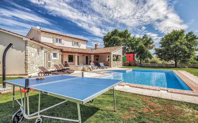 Stunning Home in Valtura With Jacuzzi, Wifi and 4 Bedrooms