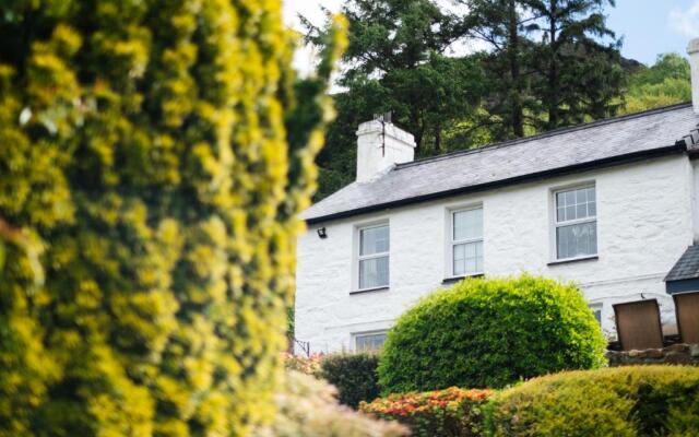 Ty Afon, River House