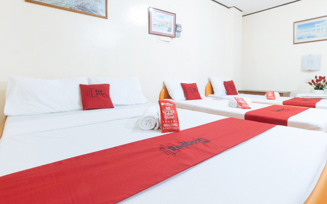 RedDoorz near East Avenue Medical Center