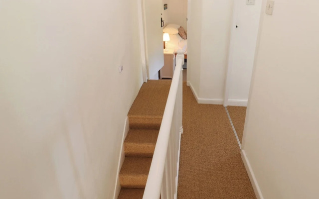 6 Bellair Road