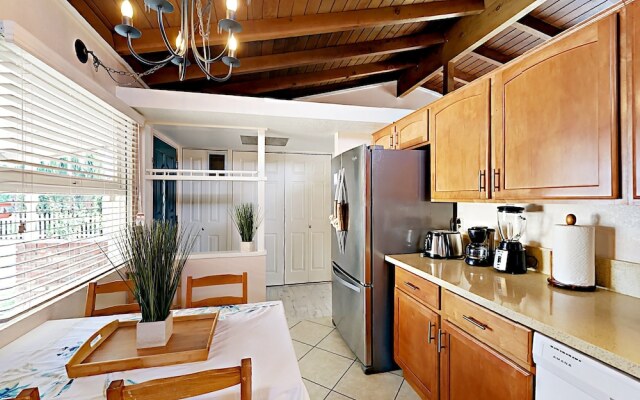 Larry 10631 - 3 Br home by RedAwning