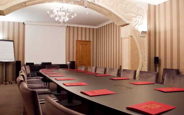 Diplomat Club Hotel