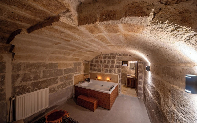 Kapalos Cave Hotel