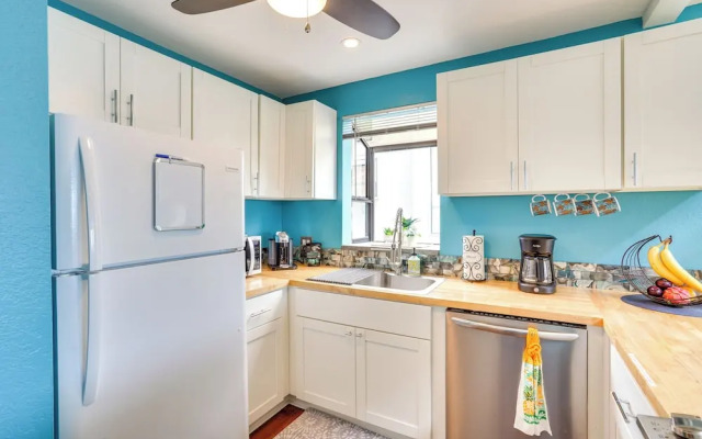 Downtown Kailua-kona Condo w/ Pool & Views