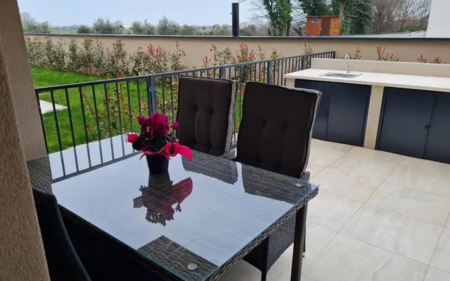 House With Private Jacuzzi Near Umag