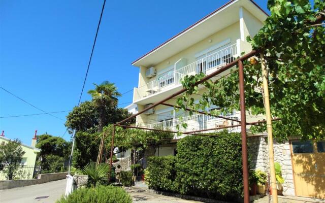 Apartmani Crikvenica 30053 - Veljacic