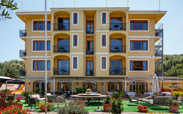Johanna Park Hotel