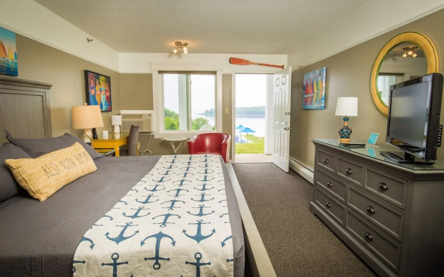 Strawberry Hill Seaside Inn