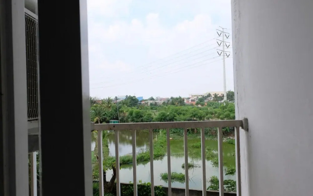 Comfy Studio Apartment @ Skylounge Tamansari