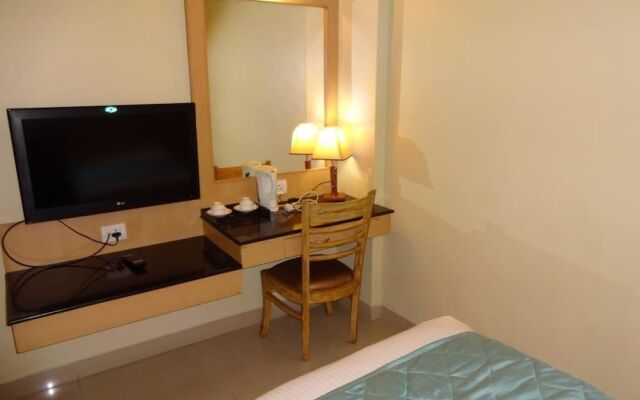 Capital O 37664 Hotel Grand Plaza