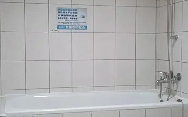 Longsheng Business and Leisure Hotel