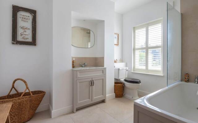3-bedroom Home in Richmond - Ideal Family Living