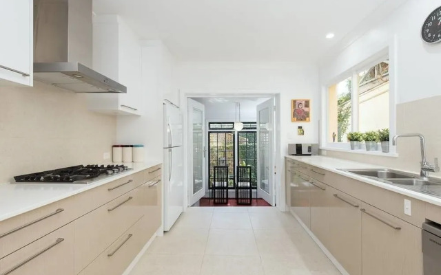 ED24 Renovated Terrace House Moments to Train