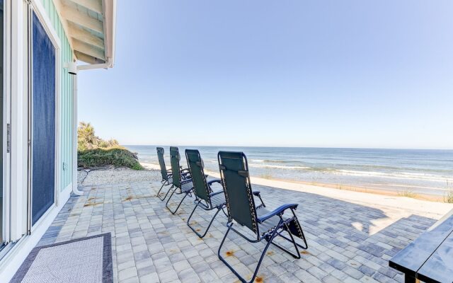 Romantic Beach House by Vtrips
