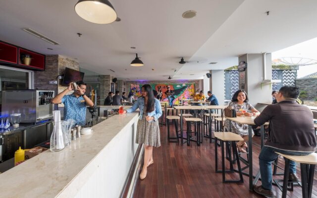 FOX Lite Royal Bay Makassar