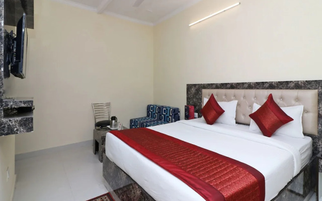 OYO 13658 Hotel Tanish Palace