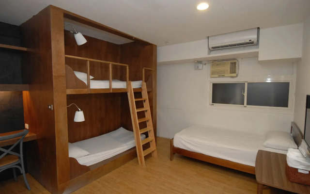 Mr Lobster's Secret Den Design Hostel