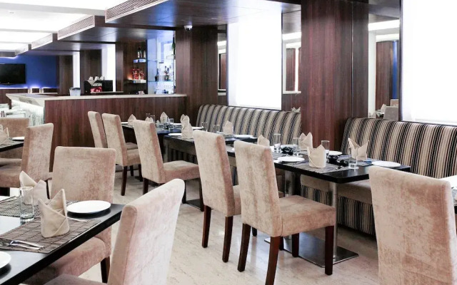 The Roa Hotel by OYO Rooms