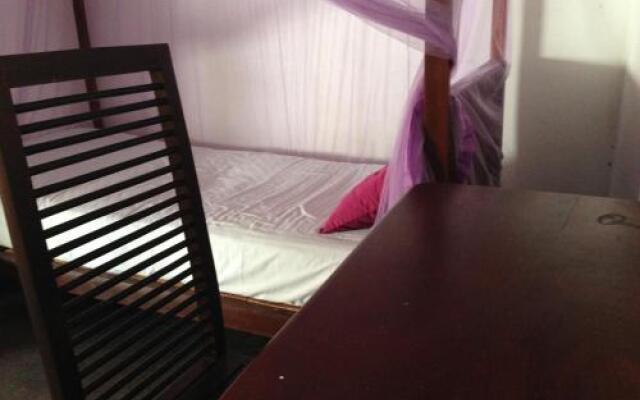 Aurora Beach Hostel - Negombo