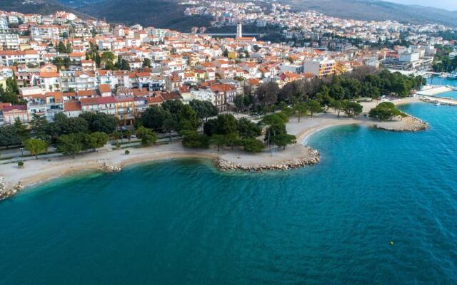 Beachfront Apartment Crikvenica