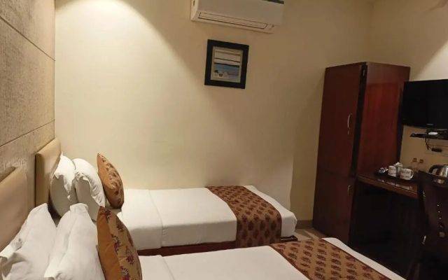 Cosy Grand @Chanakyapuri by The Cosy Hotels.