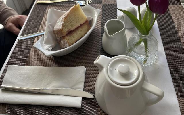 Tontine Hotel & Bar