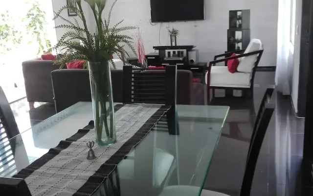 Espectacular chalet con piscina