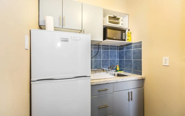 New! Budget Friendly Stay in Downtown