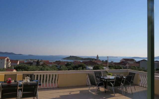 Alluring Holiday Home in Pakostane With Swimming Pool