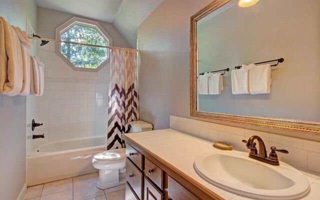 Bear Pine 4 Br home by RedAwning