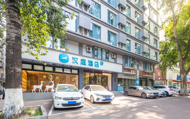 Elan Hotel (Luoyang Zhouwangcheng Plaza Subway Station Store)