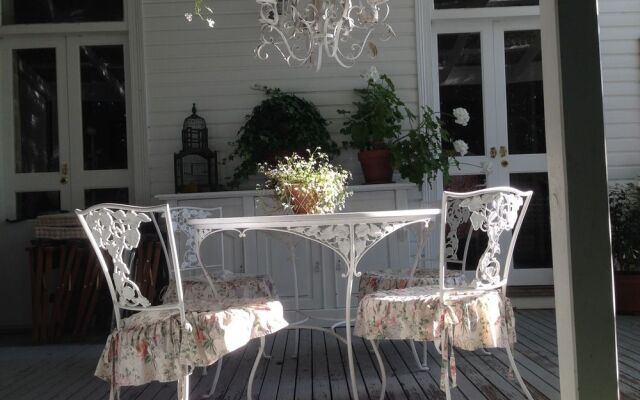 White Dove Cottage Bed and Breakfast