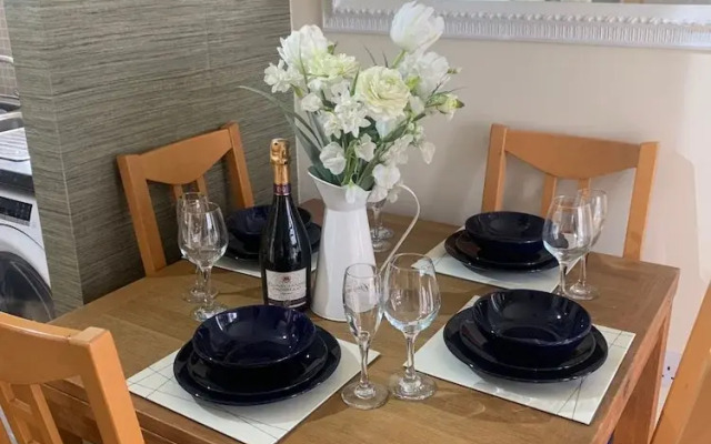 Sleeps 4/6 pet Friendly Parking nr Nec/warwick uni