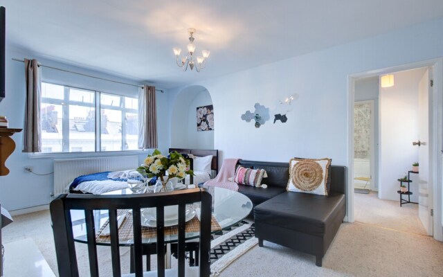 Private Family Apartment in Posh SW1 London