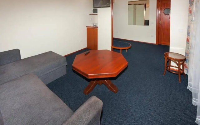 Tauras Center Hotel