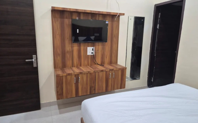 Hotel RK Residency | Hotel Near Banke Bihari Mandir.