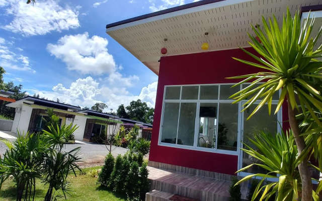 Thipburee Riverside Hotel