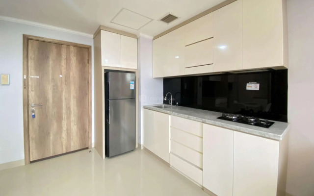 Apt Pejaten Park 2 BR Luas dgn Swim Pool & Netflix