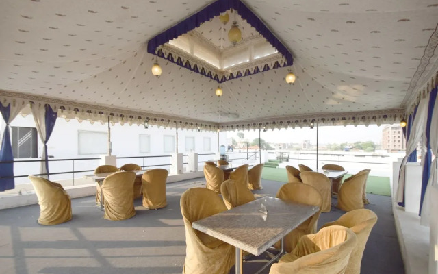 OYO 23196 Hotel Yash Meridion