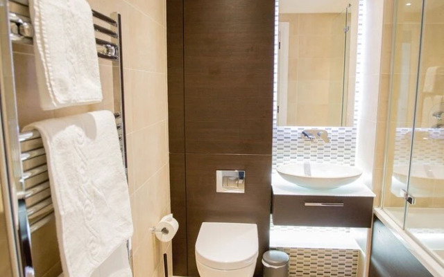 Canary Views One Bed and Bath Apartment