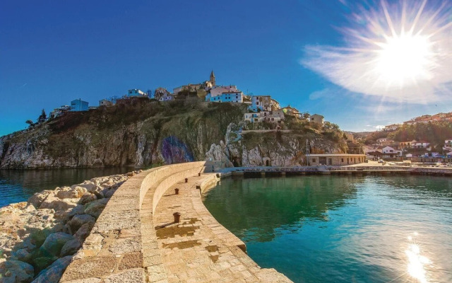 Amazing Apartment in Vrbnik With 1 Bedrooms and Wifi