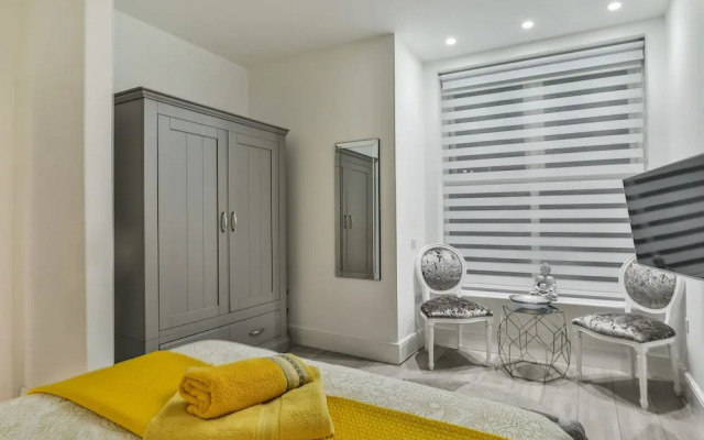The Apartment, Luxury for up to 4 Guests