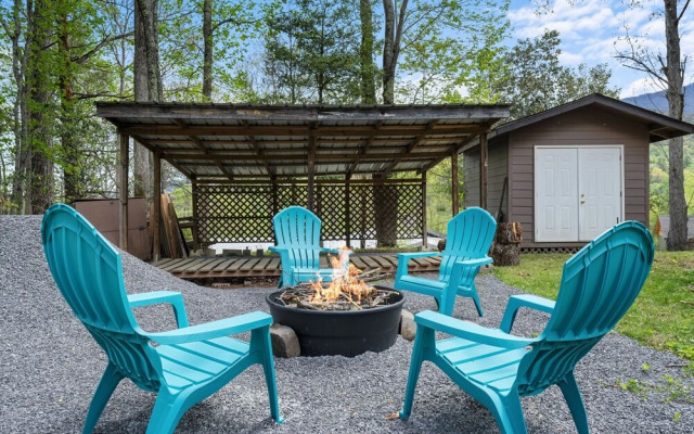 Cosby Mountain Lodge 4 Bedroom Home