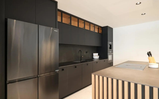 LL luxury penthouse on sea