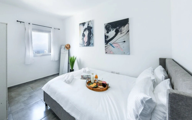 Luxe Apt in Top Tel Aviv Neighborhood
