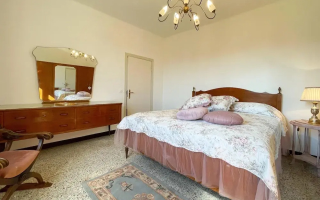 Pleasant Holiday Home With Whirlpool